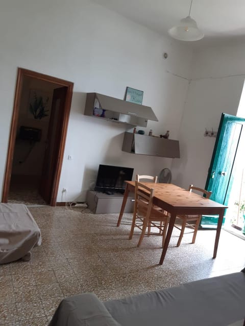 Communal lounge/ TV room, Living room, Seating area, Dining area