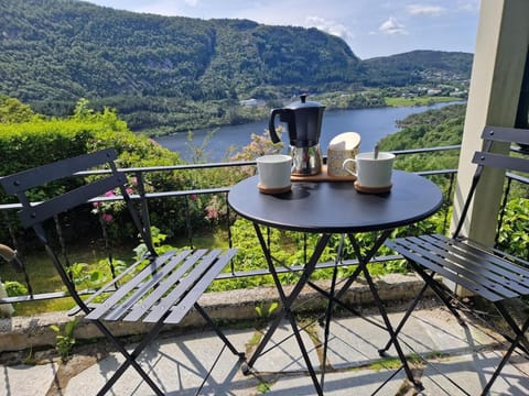 Natural landscape, Coffee/tea facilities, Balcony/Terrace, Lake view