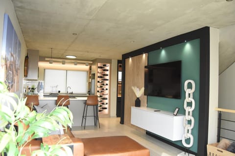TV and multimedia, Kitchen or kitchenette, Living room, Seating area