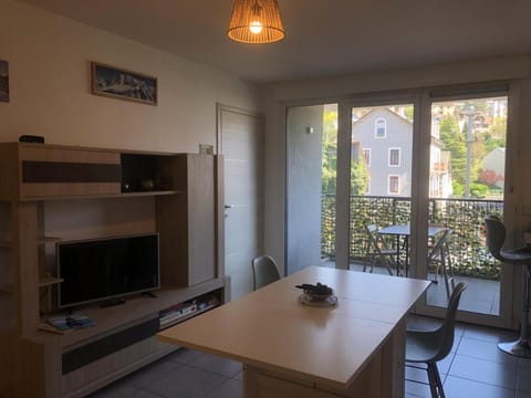 TV and multimedia, Balcony/Terrace, Living room, Dining area, internet