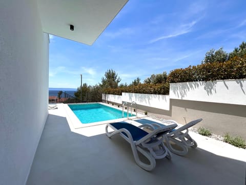 Day, Pool view, Swimming pool, Swimming pool, sunbed