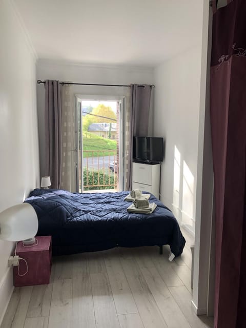 Bed, TV and multimedia, internet