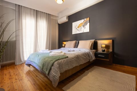 Bed, air conditioner