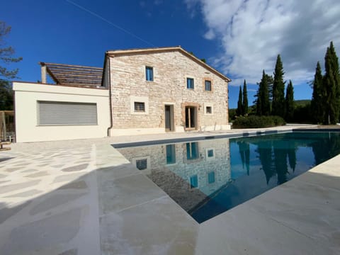 Property building, Day, Pool view, Swimming pool, Public Bath, sunbed