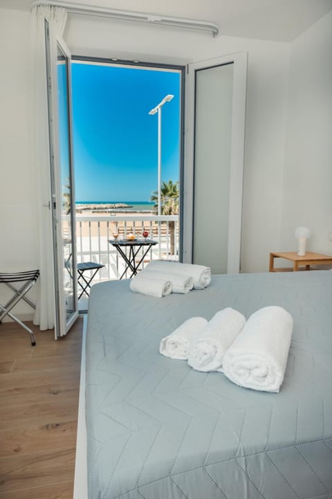 Bed, Natural landscape, View (from property/room), Balcony/Terrace, Photo of the whole room, Bedroom, Sea view