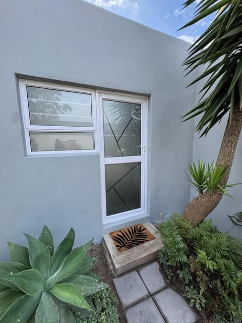 Property building, Facade/entrance, Garden, Garden view