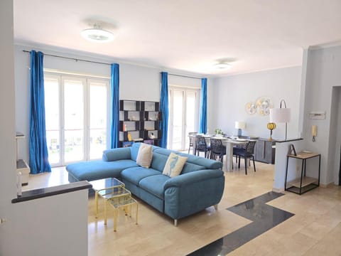 Living room, Seating area, Dining area, air conditioner