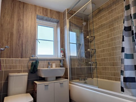 Shower, Toilet, Bathroom, Bath