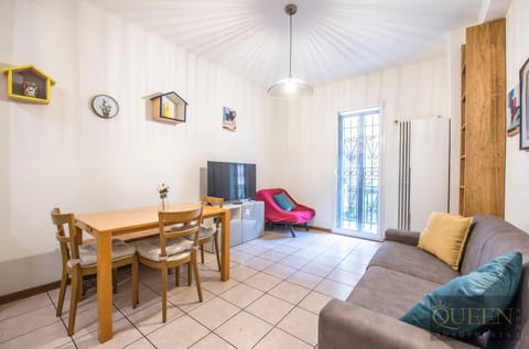 TV and multimedia, Kitchen or kitchenette, Living room, Other, Seating area, Dining area