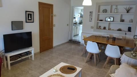 Communal lounge/ TV room, TV and multimedia, Living room, Dining area, Evening entertainment