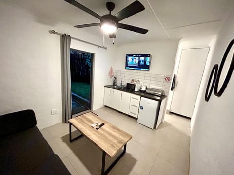 TV and multimedia, Coffee/tea facilities, Kitchen or kitchenette, Seating area