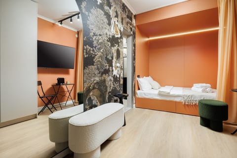 Bed, TV and multimedia, Bedroom, towels