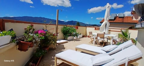 View (from property/room), Balcony/Terrace, sunbed