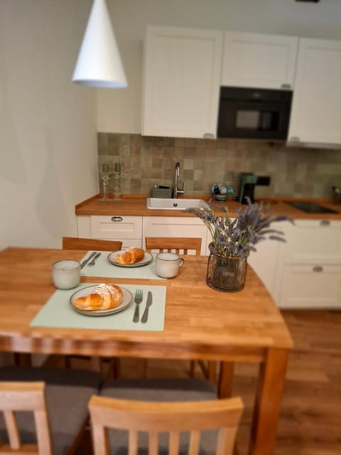 Kitchen or kitchenette, Internal: Not applicable to any particular room