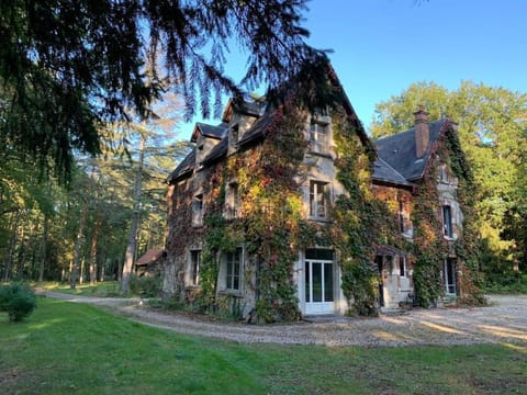 Property building, Spring, Natural landscape, Garden, Garden view, Landmark view