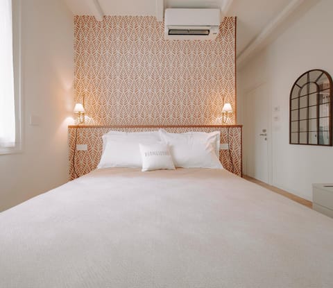 Bed, Photo of the whole room, Bedroom, heating, internet, minibar, air conditioner