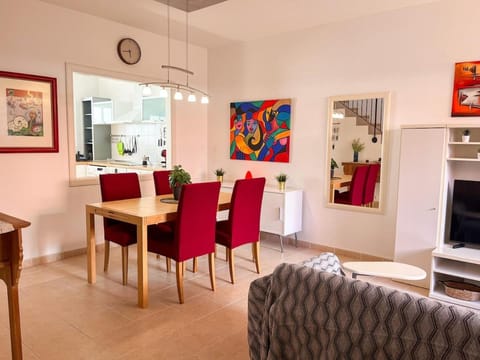 TV and multimedia, Living room, Seating area, Dining area