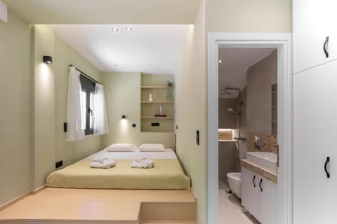 Bed, Bathroom, Photo of the whole room, Bedroom, towels