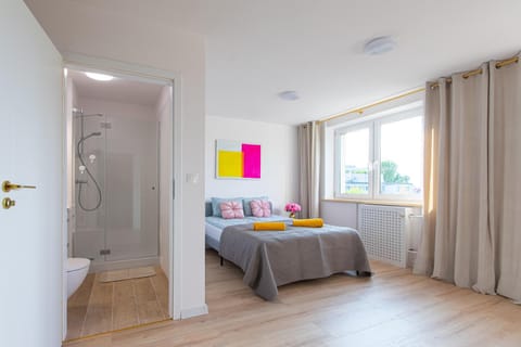 Shower, Toilet, Bed, Bathroom, Seating area