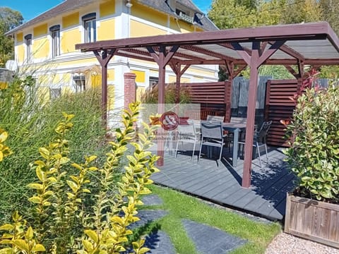 Property building, Patio, Balcony/Terrace, Internal: Not applicable to any particular room