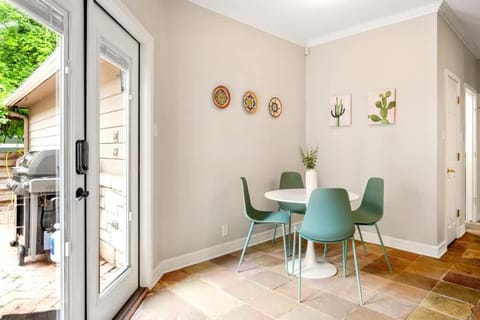 Walk to Zilker Barton Springs 5BR 3BA Villa Sleeps 14 House in Zilker