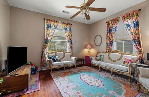 Downtown Home- Bright & Bold Stays near Ft Benning Apartment in Phenix City