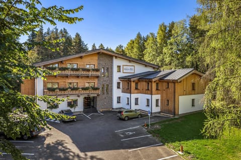 Property building, Restaurant/places to eat