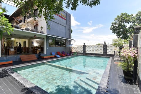 Swimming pool, Swimming pool