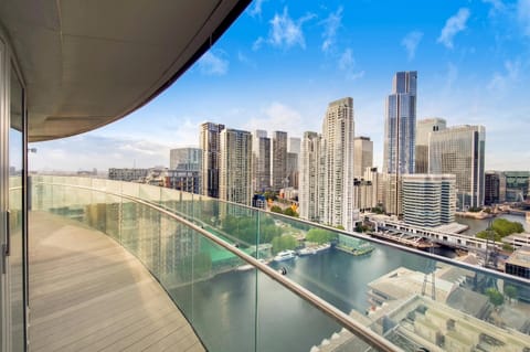 Balcony/Terrace, City view, River view