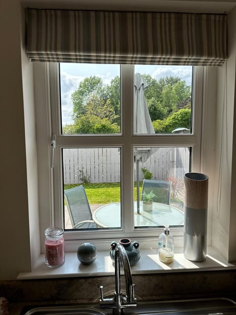 Modern 3-bed house in Coleraine House in Coleraine