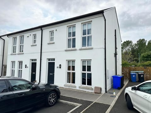 Modern 3-bed house in Coleraine House in Coleraine