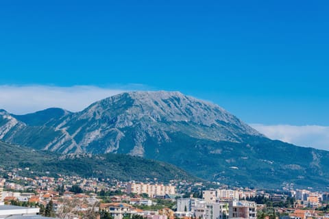 Nearby landmark, Natural landscape, Mountain view