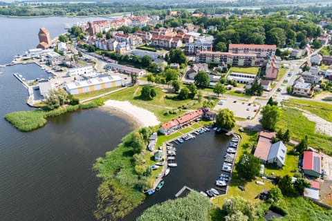 Property building, Day, Neighbourhood, Natural landscape, Bird's eye view, Beach, City view, River view, Location