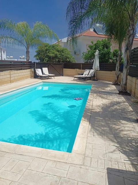 Day, Pool view, Swimming pool, sunbed