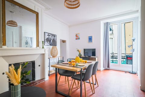 TV and multimedia, Living room, Dining area