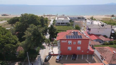 Property building, Day, Natural landscape, Bird's eye view, Beach, Sea view, Location, Parking