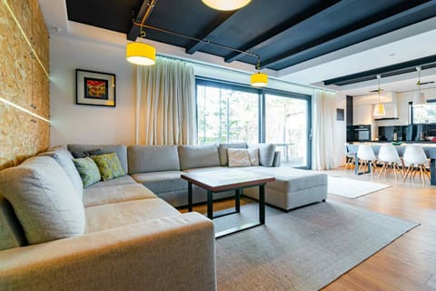 TV and multimedia, Kitchen or kitchenette, Living room, Seating area, Dining area