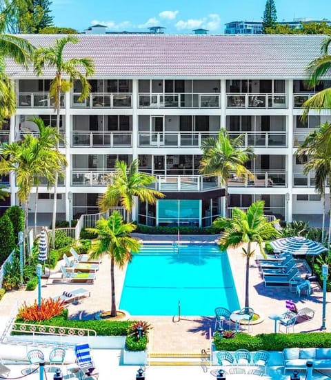 Property building, Day, Pool view, Swimming pool