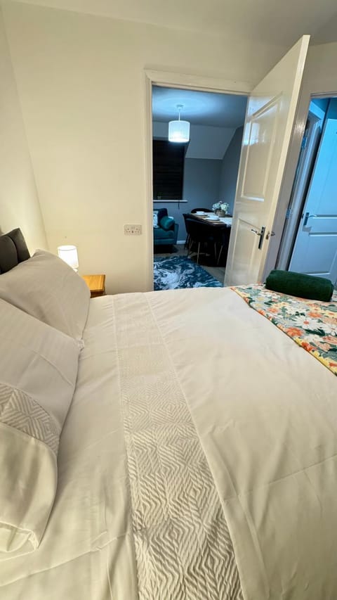 Emerald dream house House in Swindon