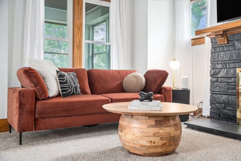 Cozy Boho Retreat Blocks from UNMC House in Omaha