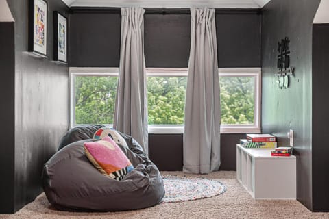 Cozy Boho Retreat Blocks from UNMC House in Omaha