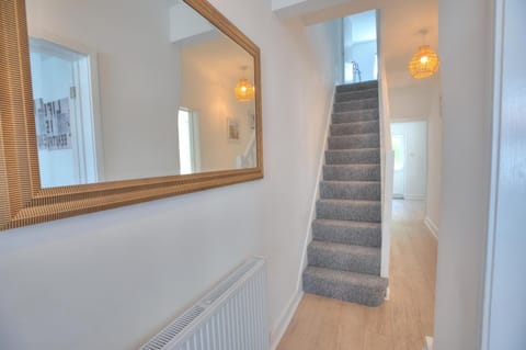 The Pearly White House Apartment in Bristol