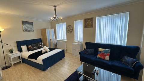 Double bed Quinton ,Studio Fast WiFi,Netflix, No deposit Required Apartment in Birmingham