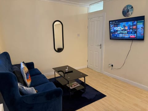 Double bed Quinton ,Studio Fast WiFi,Netflix, No deposit Required Apartment in Birmingham