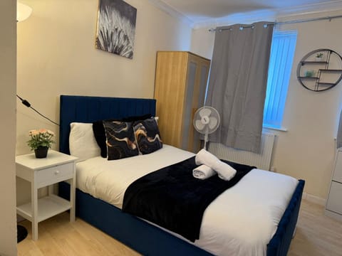 Double bed Quinton ,Studio Fast WiFi,Netflix, No deposit Required Apartment in Birmingham