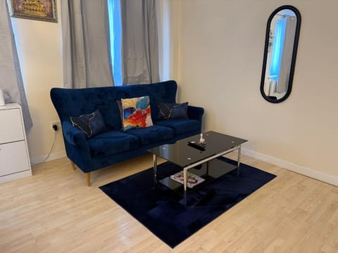 Double bed Quinton ,Studio Fast WiFi,Netflix, No deposit Required Apartment in Birmingham