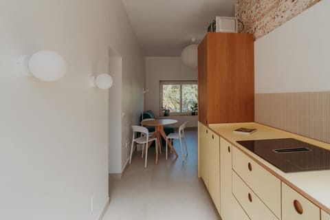 Kitchen or kitchenette, pet friendly, stove