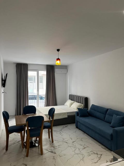 Bed, Living room, Photo of the whole room, Seating area, Dining area, Bedroom