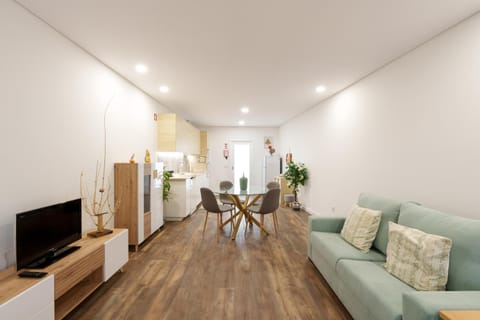 TV and multimedia, Living room, Dining area