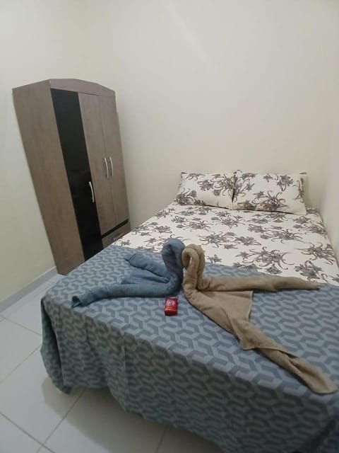 Bed, Photo of the whole room, towels, wardrobe
